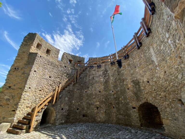 ペーチ街歩き キリスト教文化とイスラム文化の影響を強く残す観光地 世界遺産 観たやつ