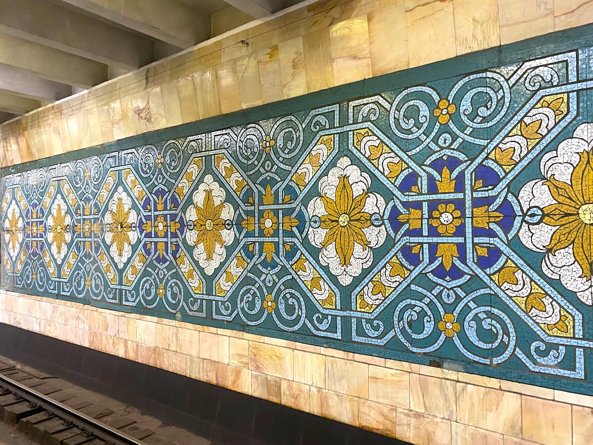 タシュケント地下鉄　メトロ　パフタコール駅
