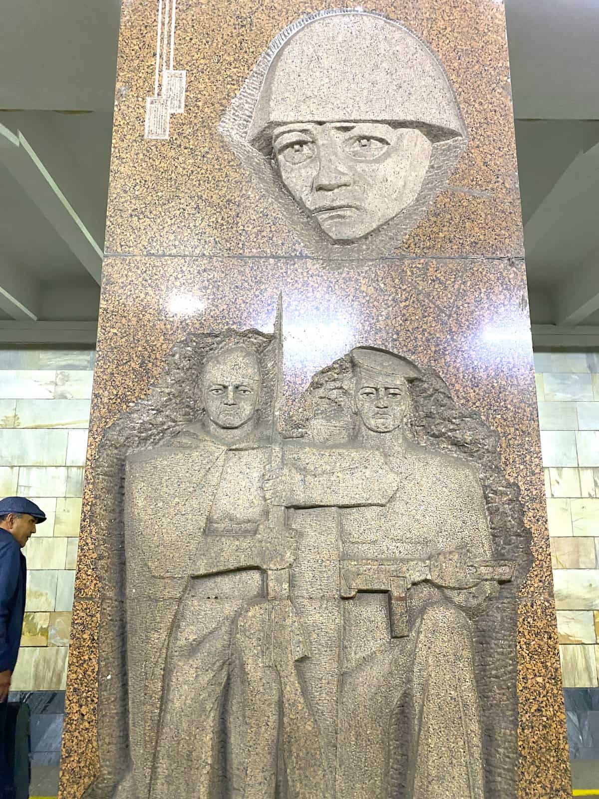 タシュケント地下鉄　メトロ　アルマザール駅