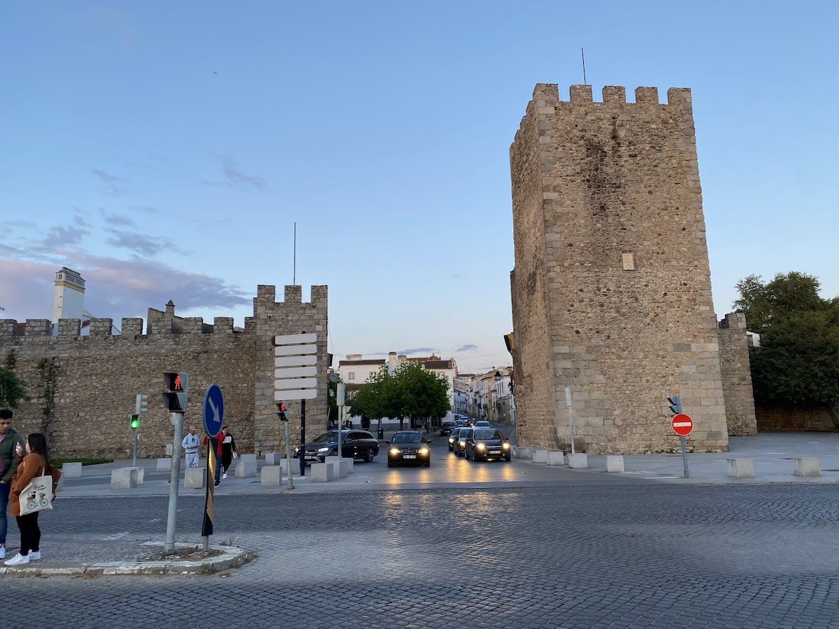 リスボンからエヴォラへの行き方