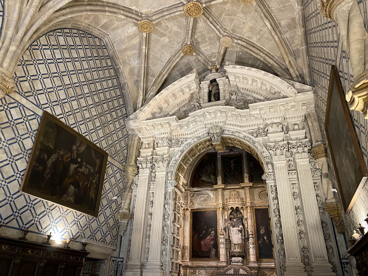 サンタ・クルース修道院