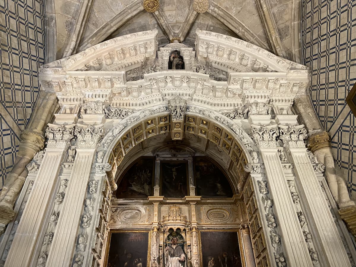 サンタ・クルース修道院