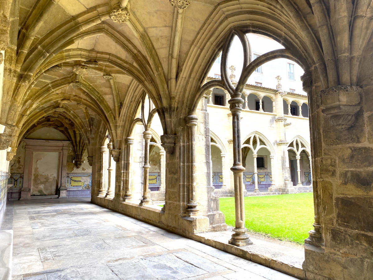 サンタ・クルース修道院