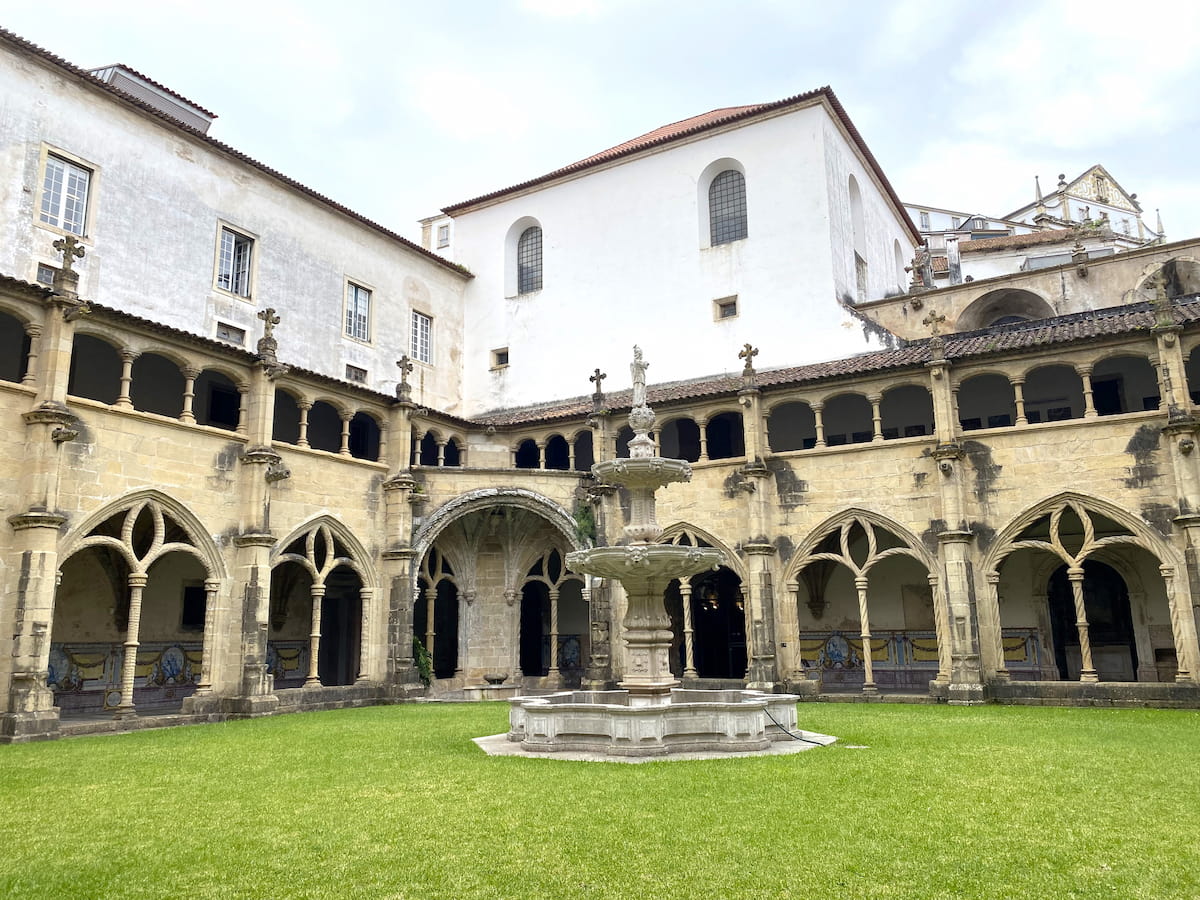 サンタ・クルース修道院