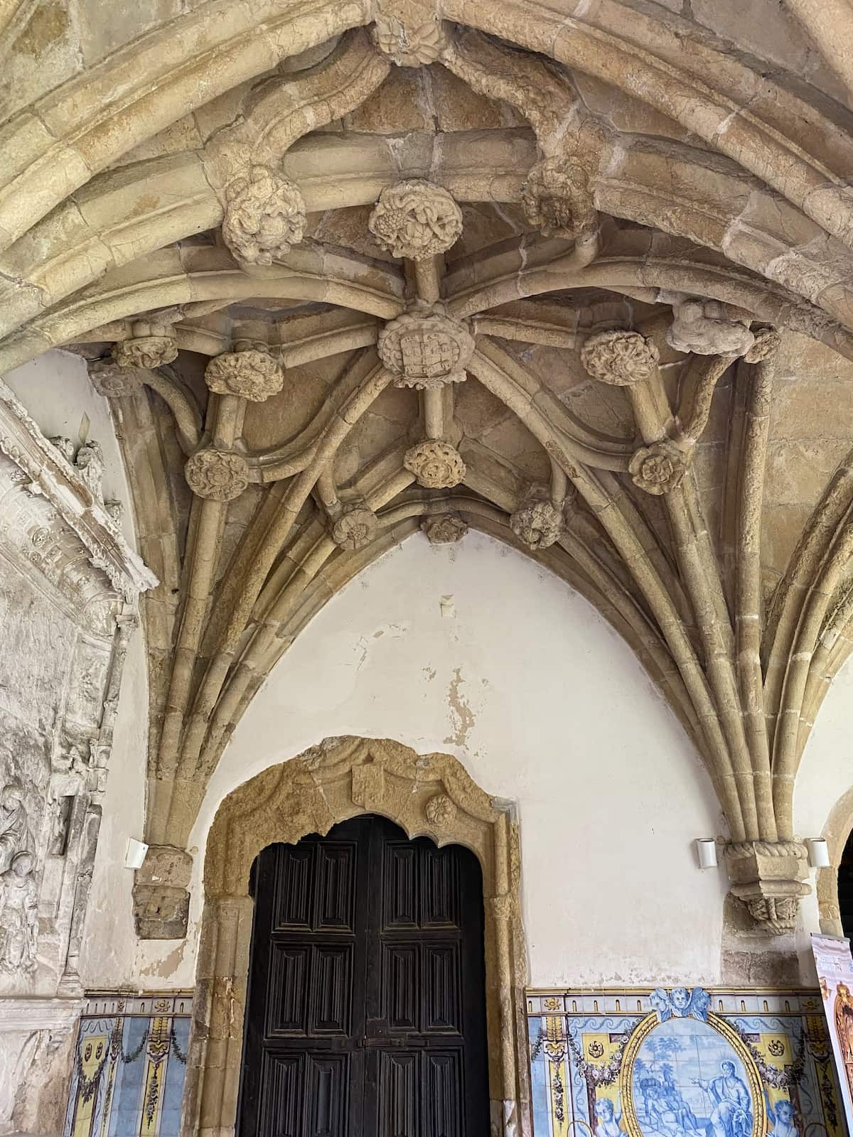 サンタ・クルース修道院