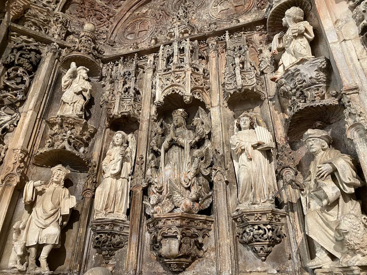 サンタ・クルース修道院