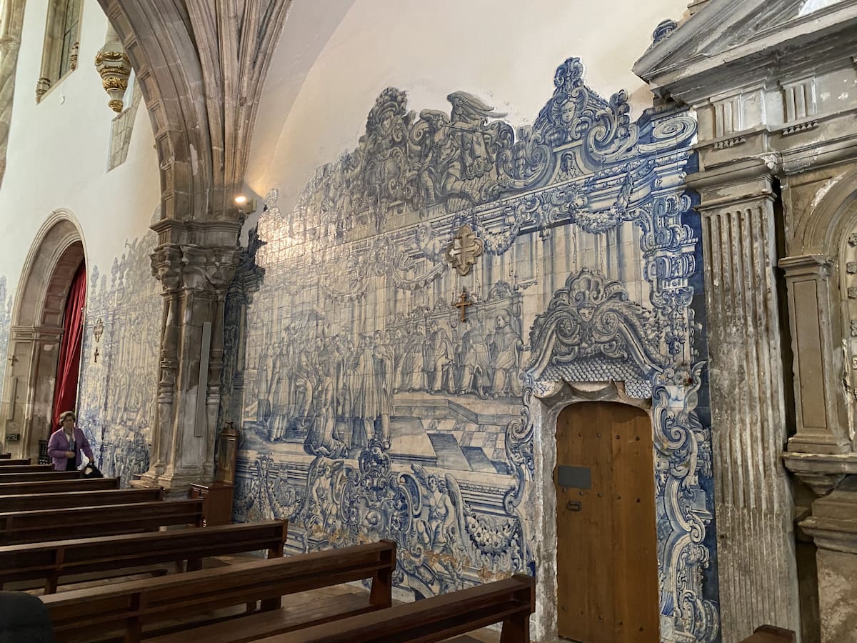 サンタ・クルース修道院