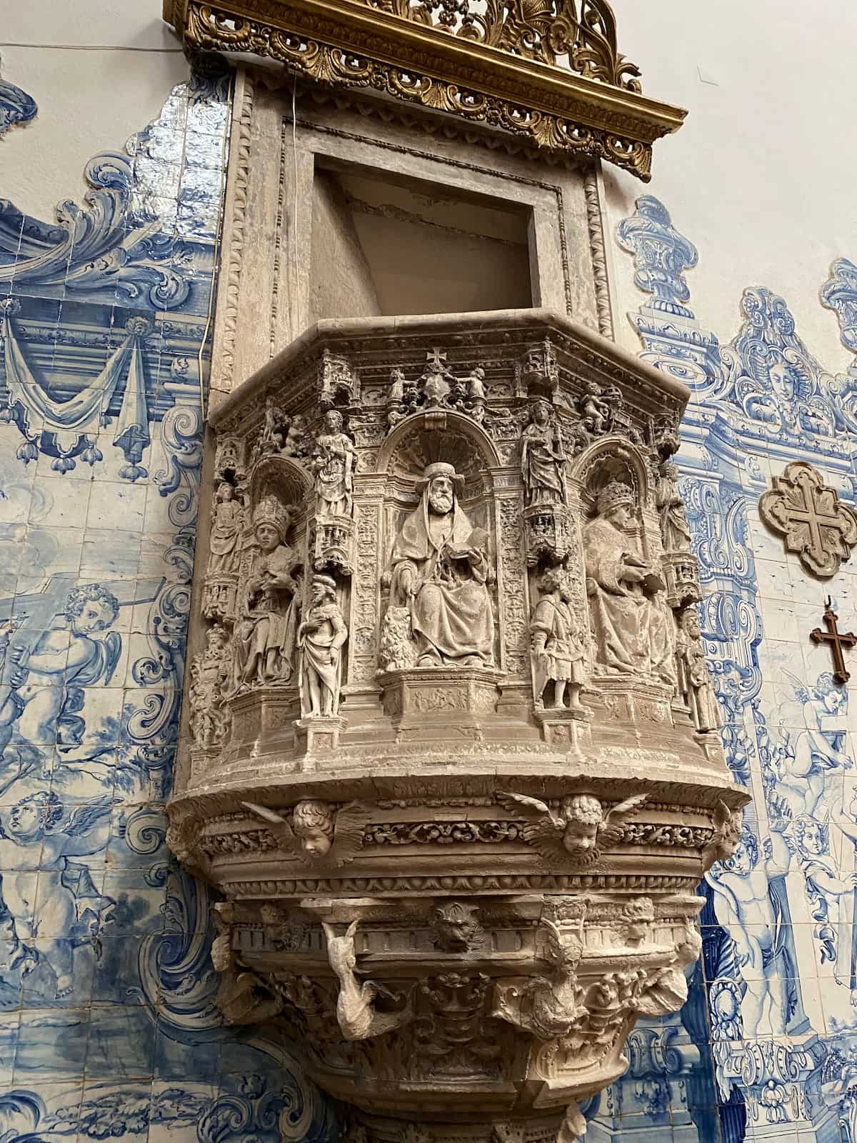 サンタ・クルース修道院