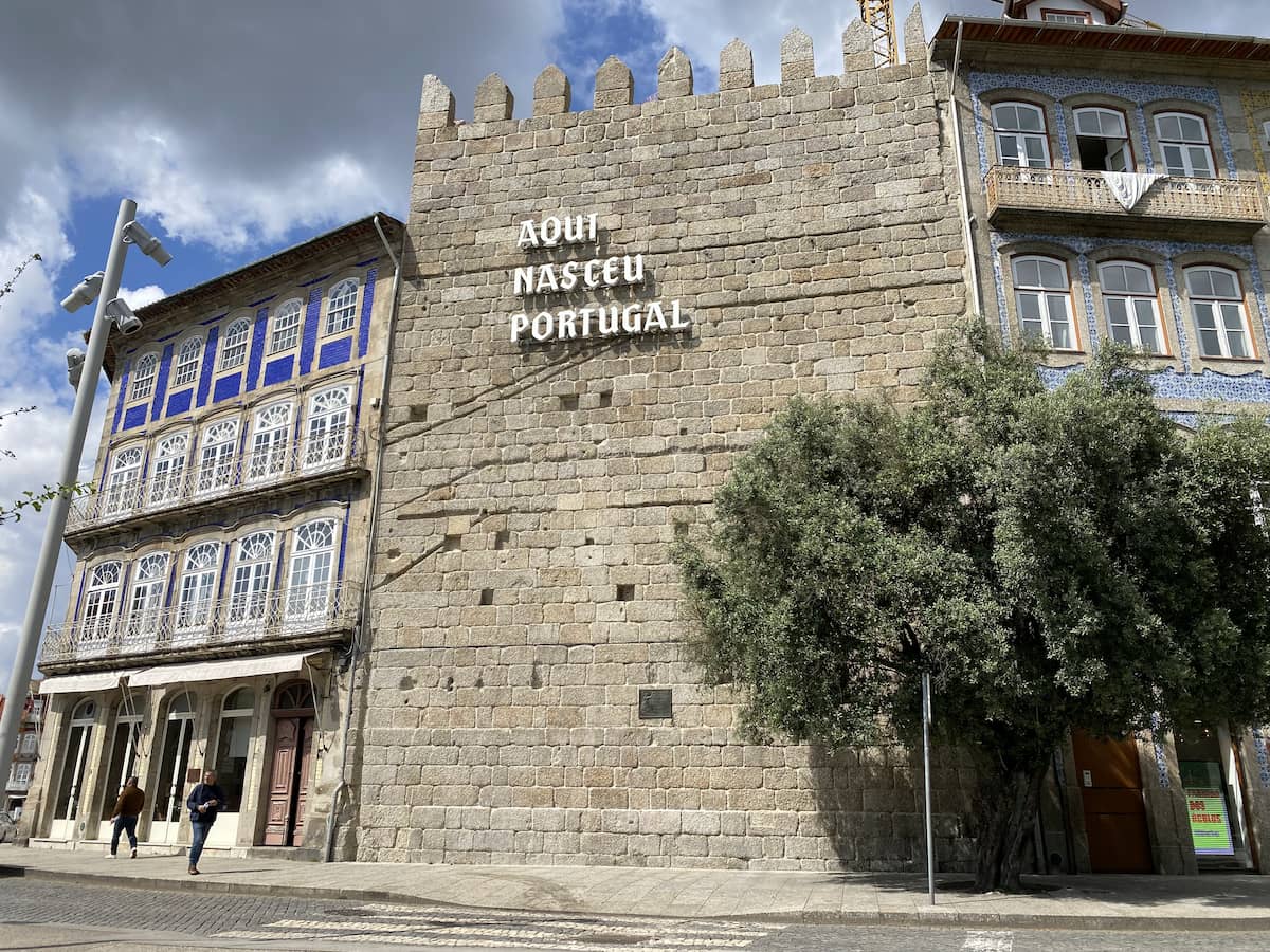 ギマランイス歴史地区とコウルス地区