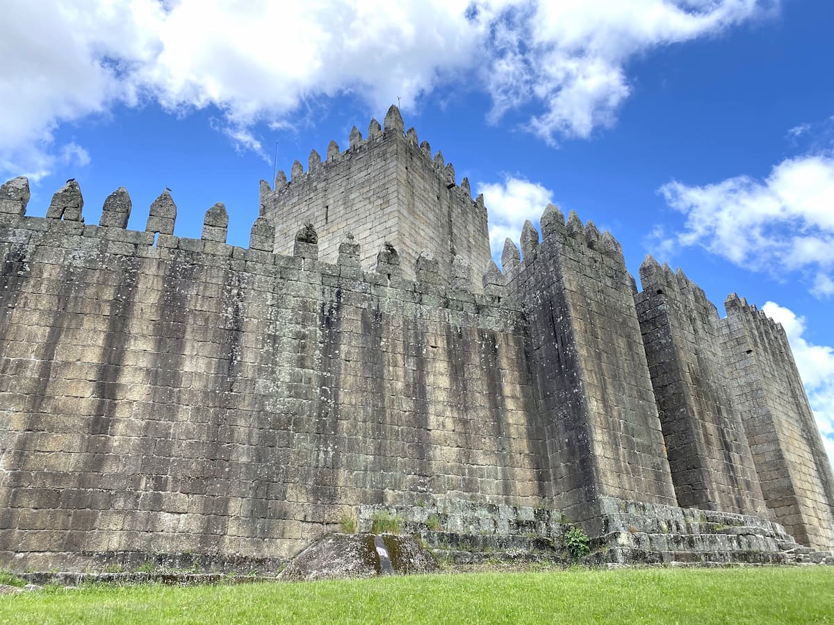 ギマランイス歴史地区とコウルス地区