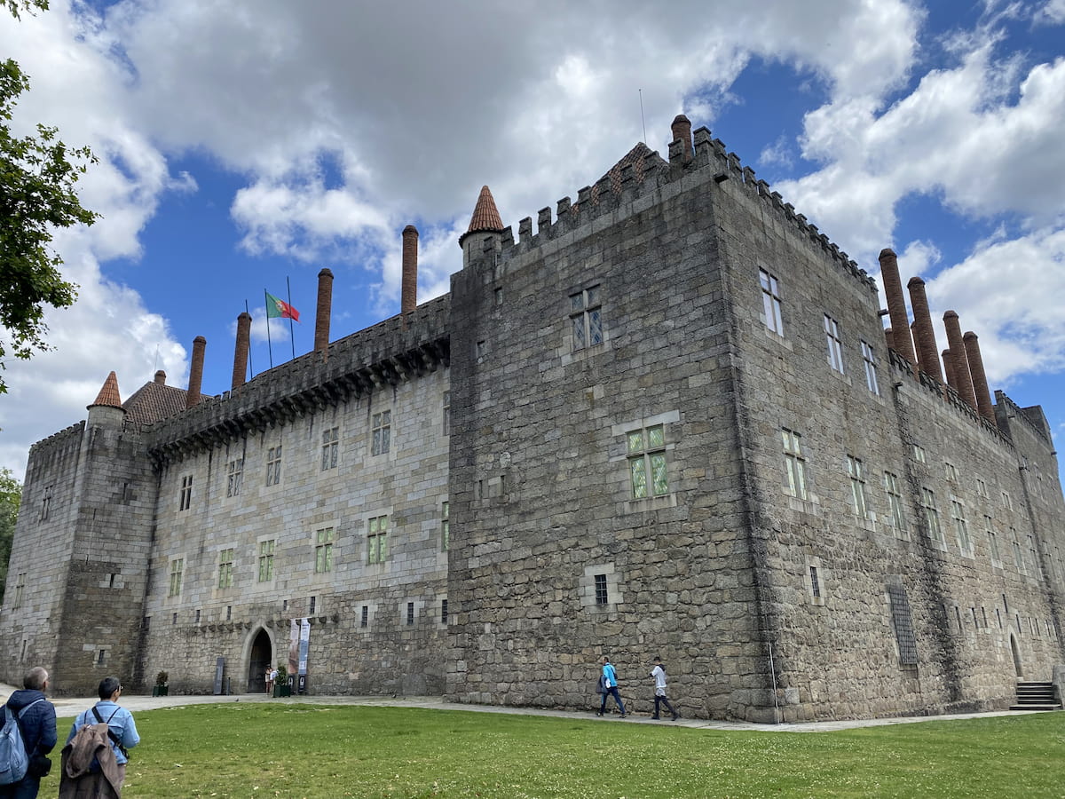 ギマランイス歴史地区とコウルス地区