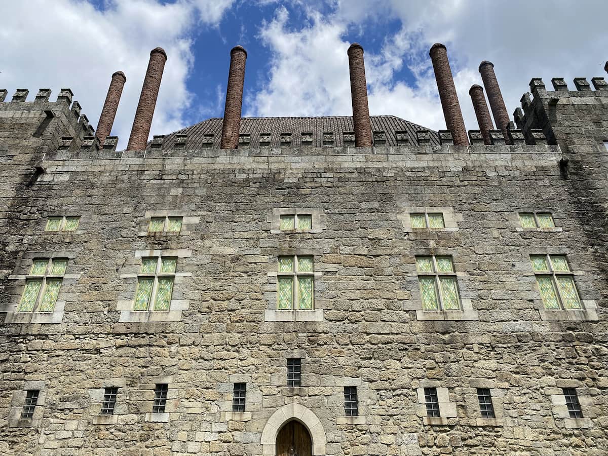 ギマランイス歴史地区とコウルス地区