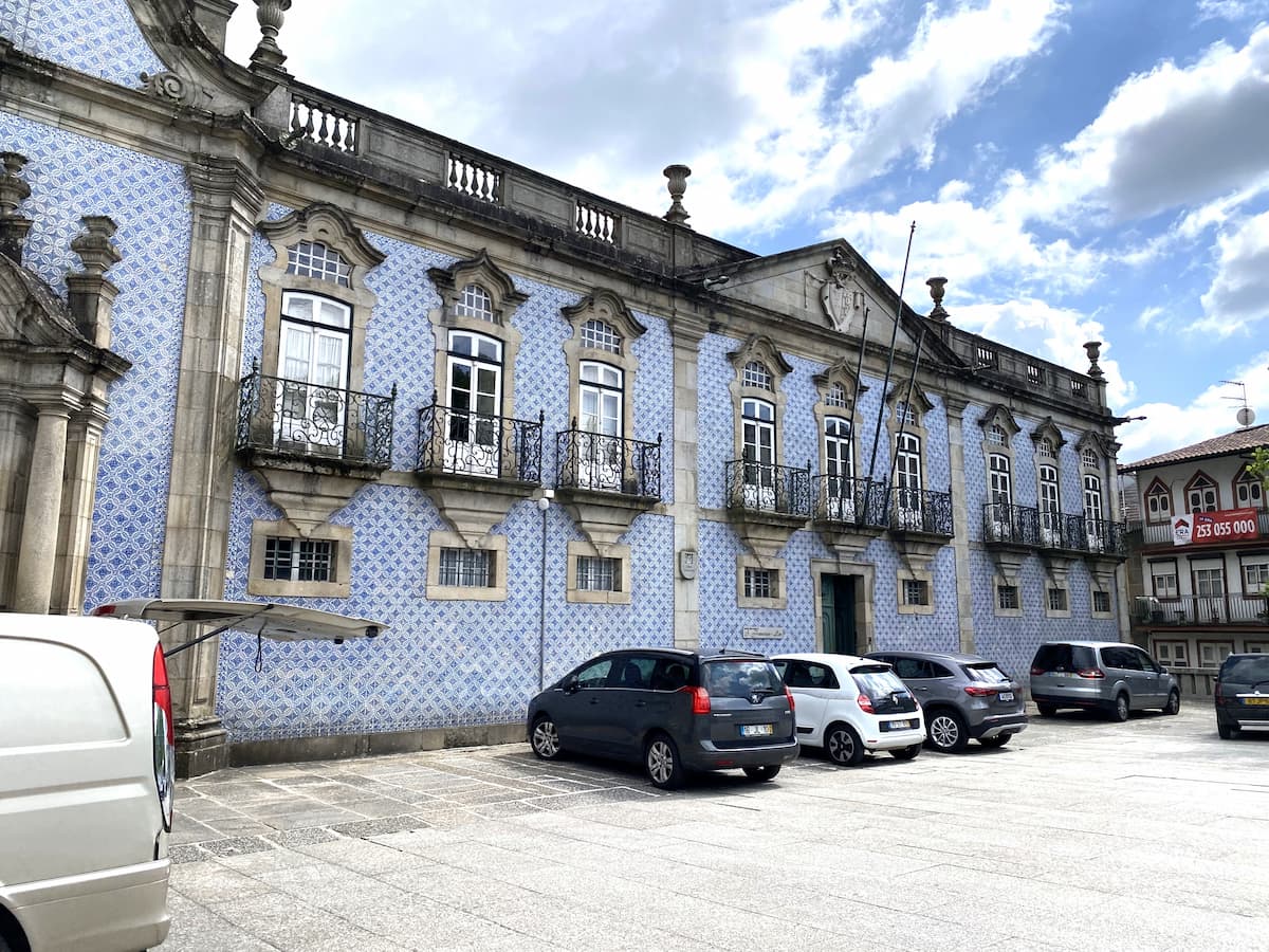 ギマランイス歴史地区とコウルス地区